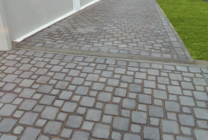 Slide of R & R Contractors