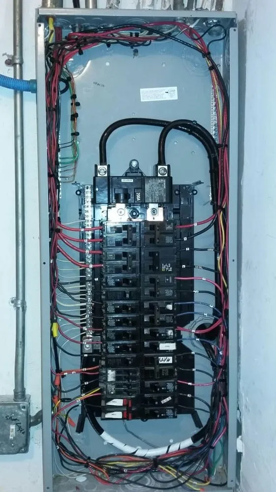 Expert electrician providing electrical repair in , 