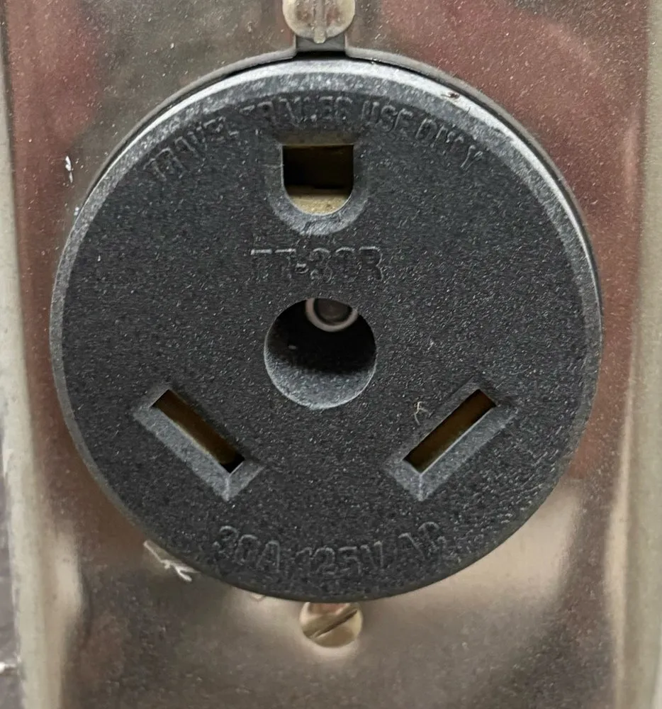 Certified electrician providing electrical repair in Newalla, OK - R-2 Electric
