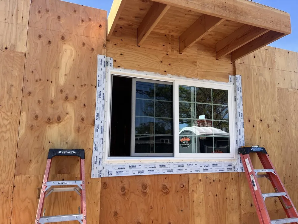 Licensed electrician providing emergency electrical service in , 