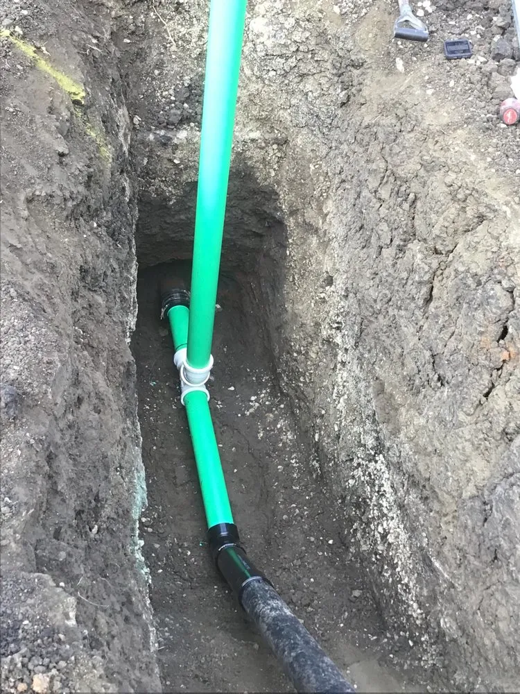 Trusted electrician providing emergency electrical service in , 