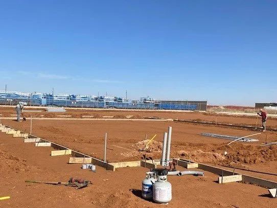 Licensed electrician providing circuit breaker repair in ,