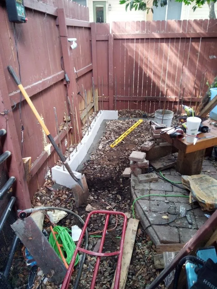 Emergency electrician providing circuit breaker repair in , 