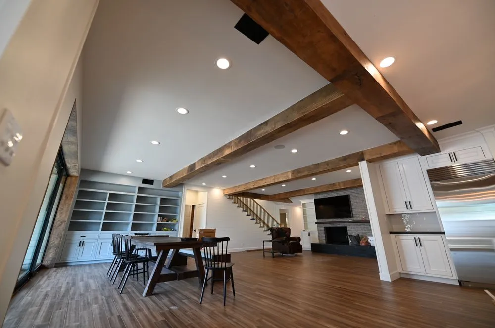 Licensed electrician providing outlet and switch repair in La Crescenta, CA - R Power Services