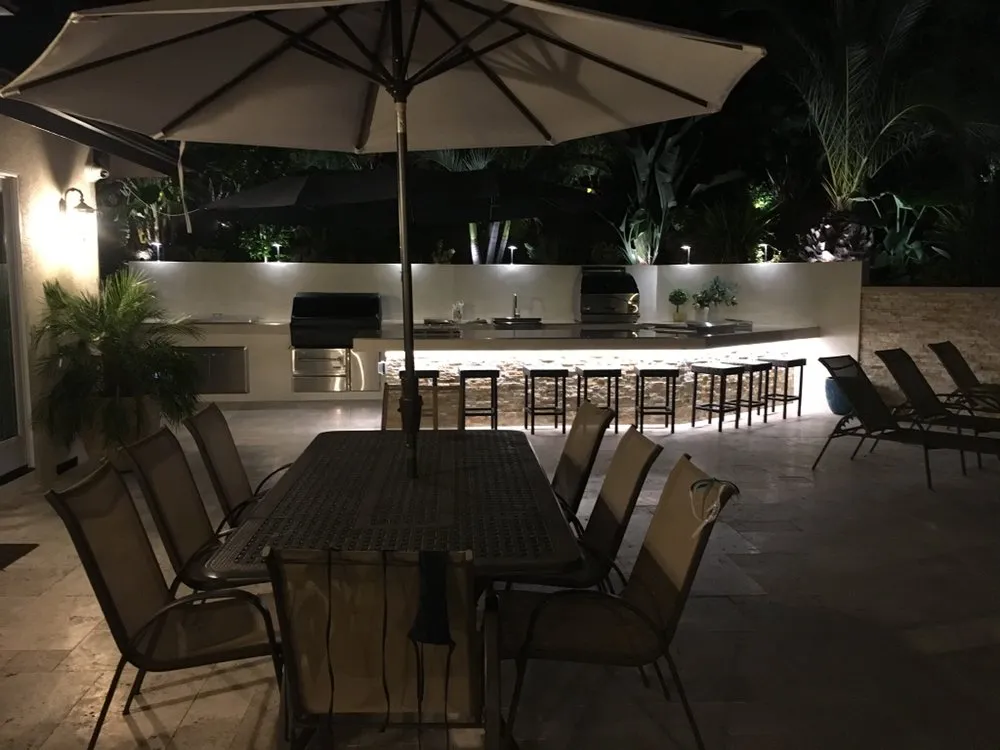 Licensed electrician providing electrical repair in La Crescenta, CA - R Power Services