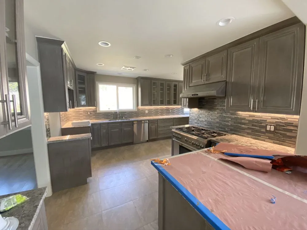 Licensed electrician providing lighting installation in La Crescenta, CA - R Power Services