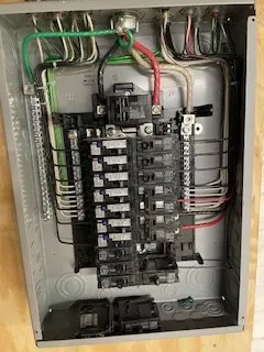 R-Squared Electric Logo