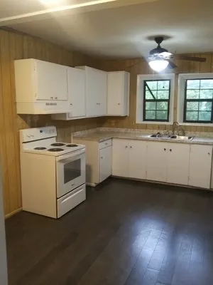 R Williams Construction Services Logo