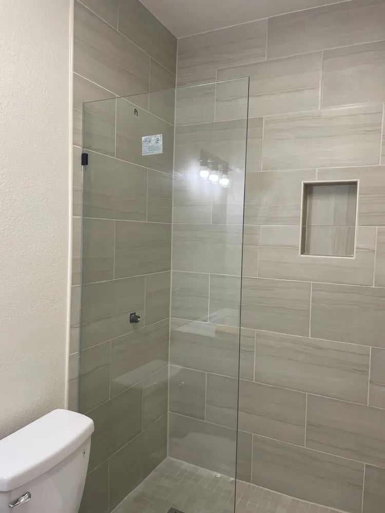 Slide of R Y J Gómez Remodeling