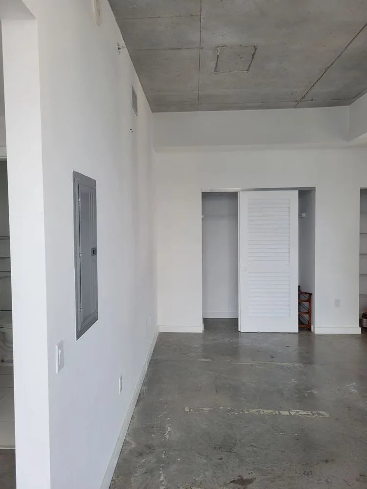 Affordable electrician providing circuit breaker repair in , 