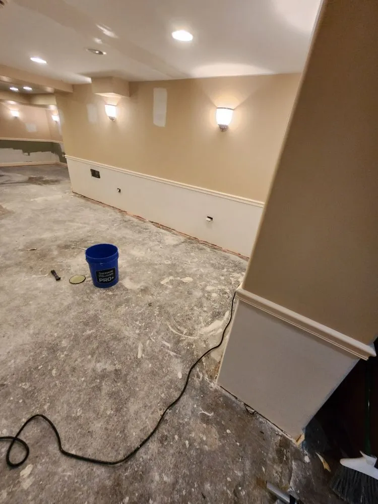 Expert electrician providing emergency electrical service in , 