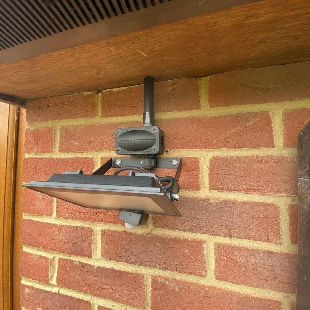 Slide of Radius Licensed Electrician