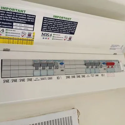 Radius Licensed Electrician Logo