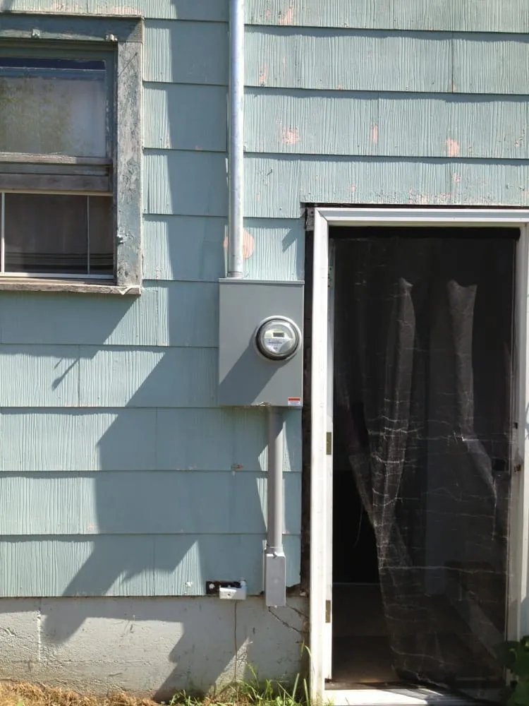 Professional outlet and switch repair in Grenora, ND by RAGE Electric