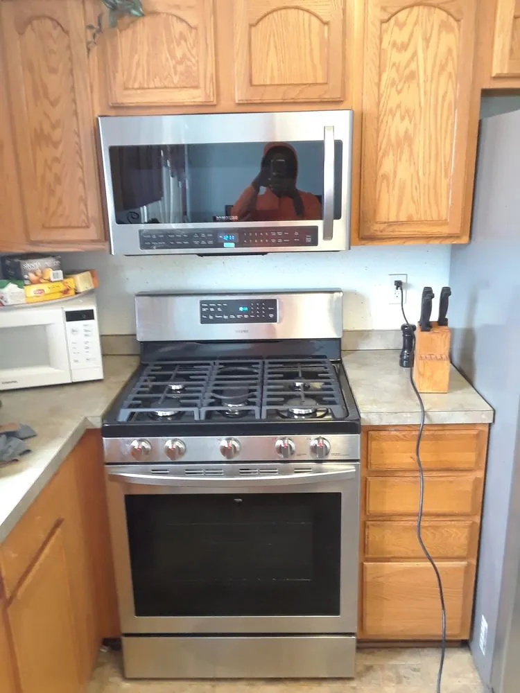 Licensed outlet and switch repair in Redford, MI by Ragland Moon Handyman Service