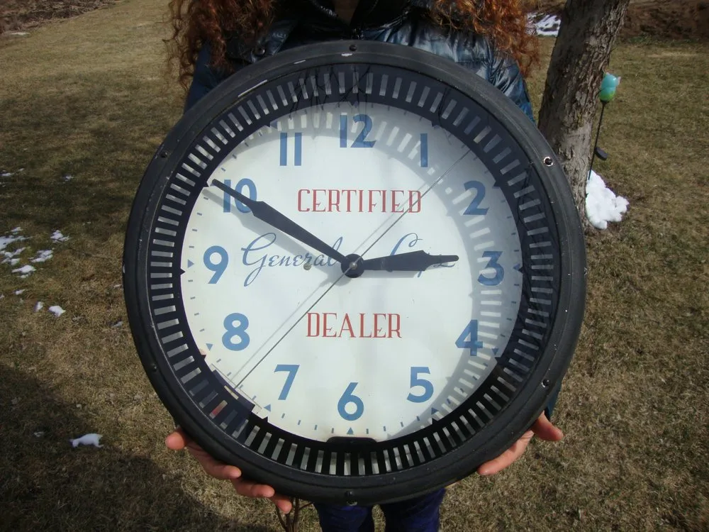 Slide of Ralph's Neon & Electric