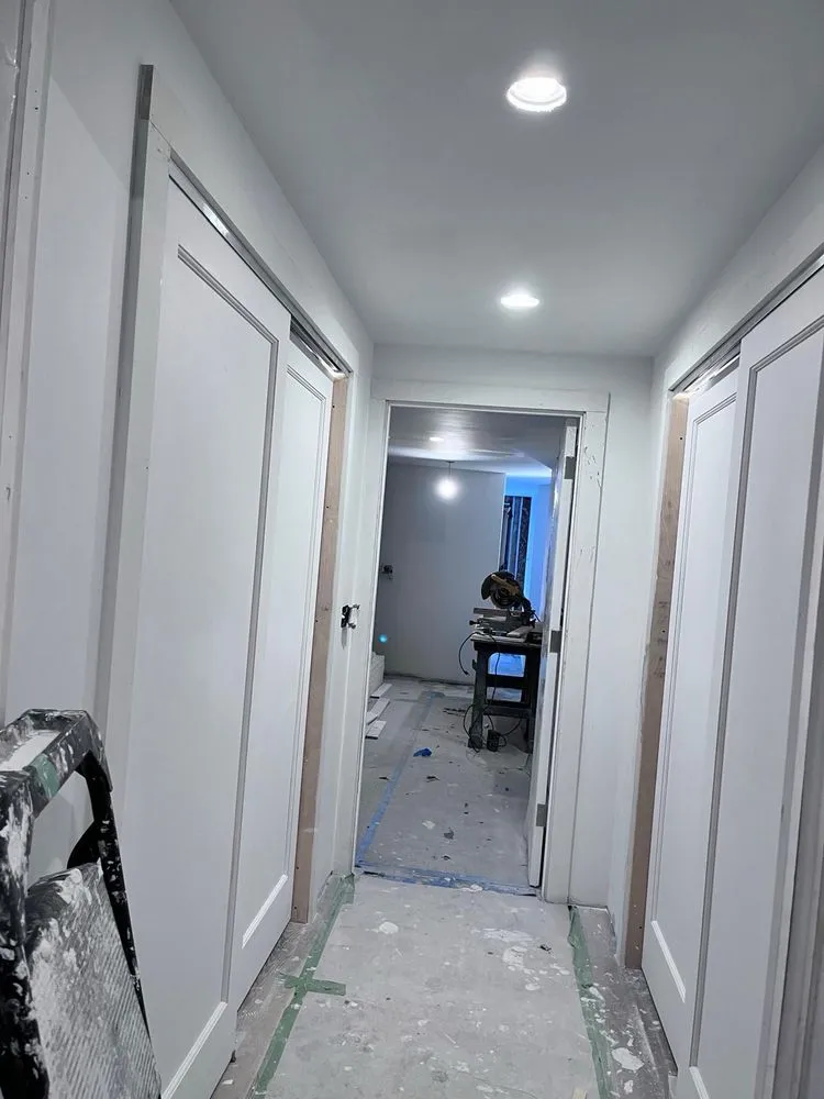 Emergency electrician providing lighting installation in , 