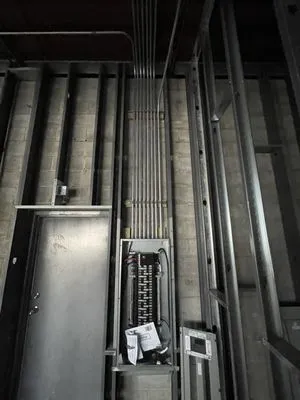 Ramirez Electric Company Logo