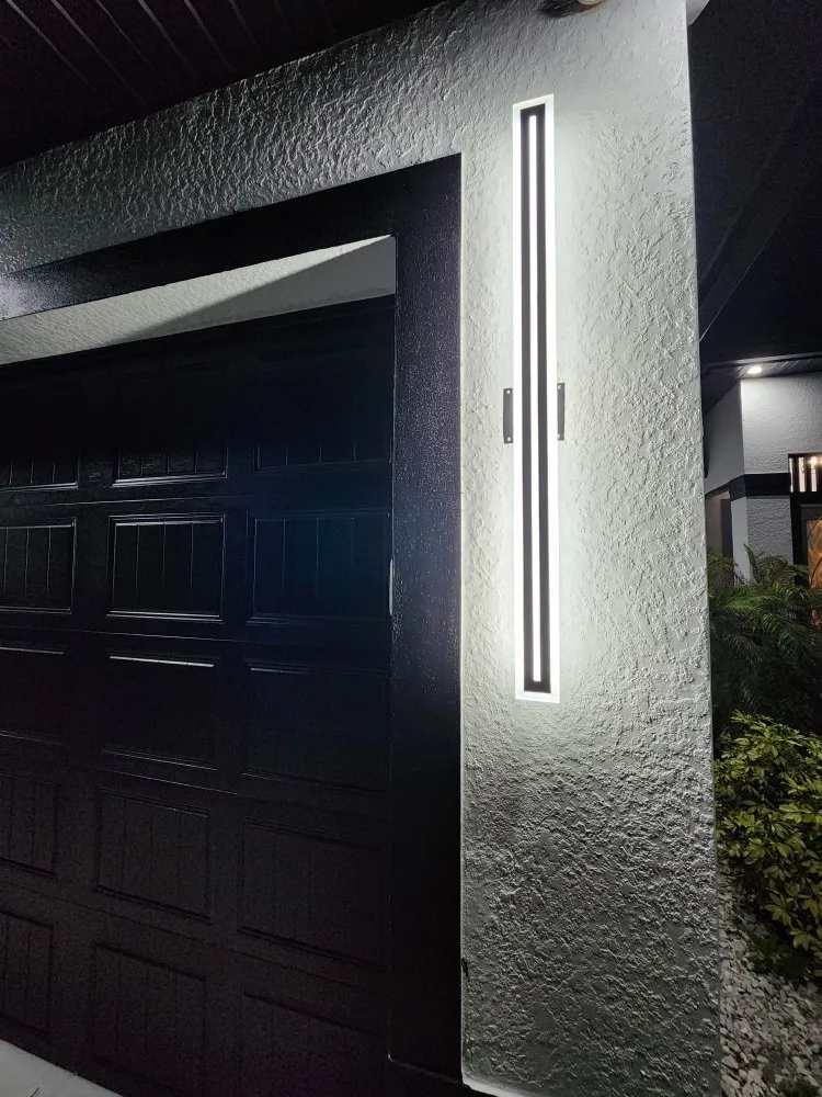 Reliable electrician providing emergency electrical service in , 