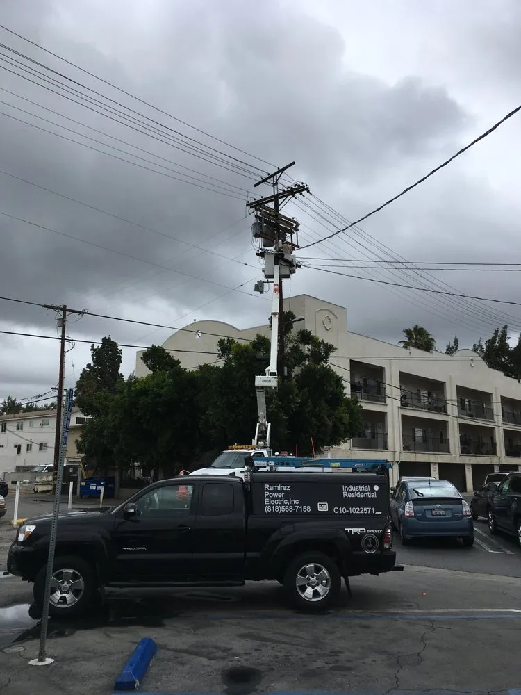 Affordable electrician providing electrical repair in Valley village, CA - Ramirez Power Electric