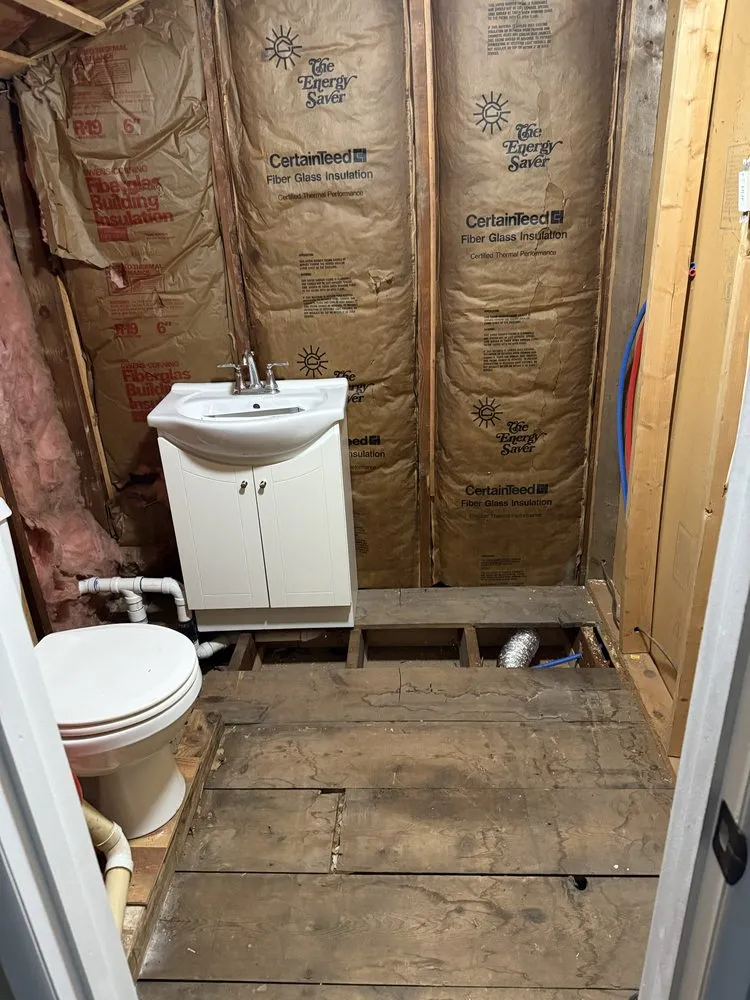 Professional electrician providing circuit breaker repair in St Joseph, MO - Ramos Services