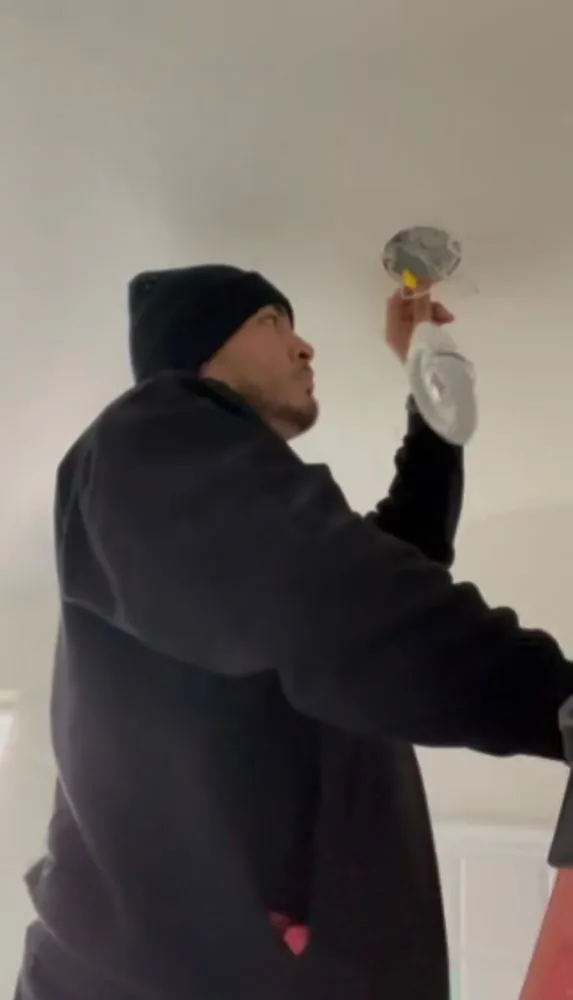 Slide of Rams Services AZ48