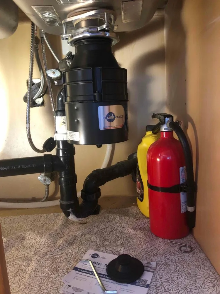 Licensed electrician providing emergency electrical service in , 