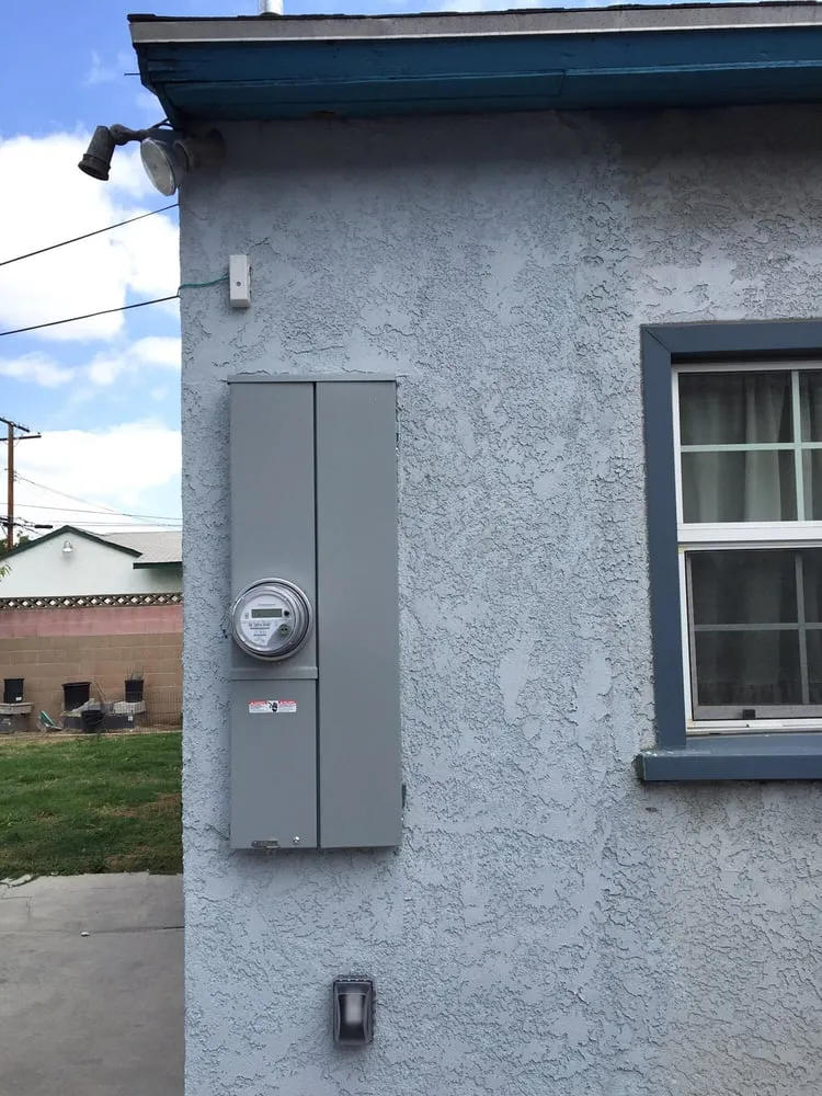 Emergency circuit breaker repair in ,  by Rangel’s Electric Service