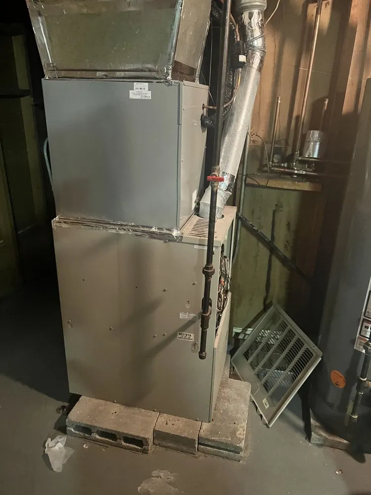 Certified electrician providing electrical repair in , 