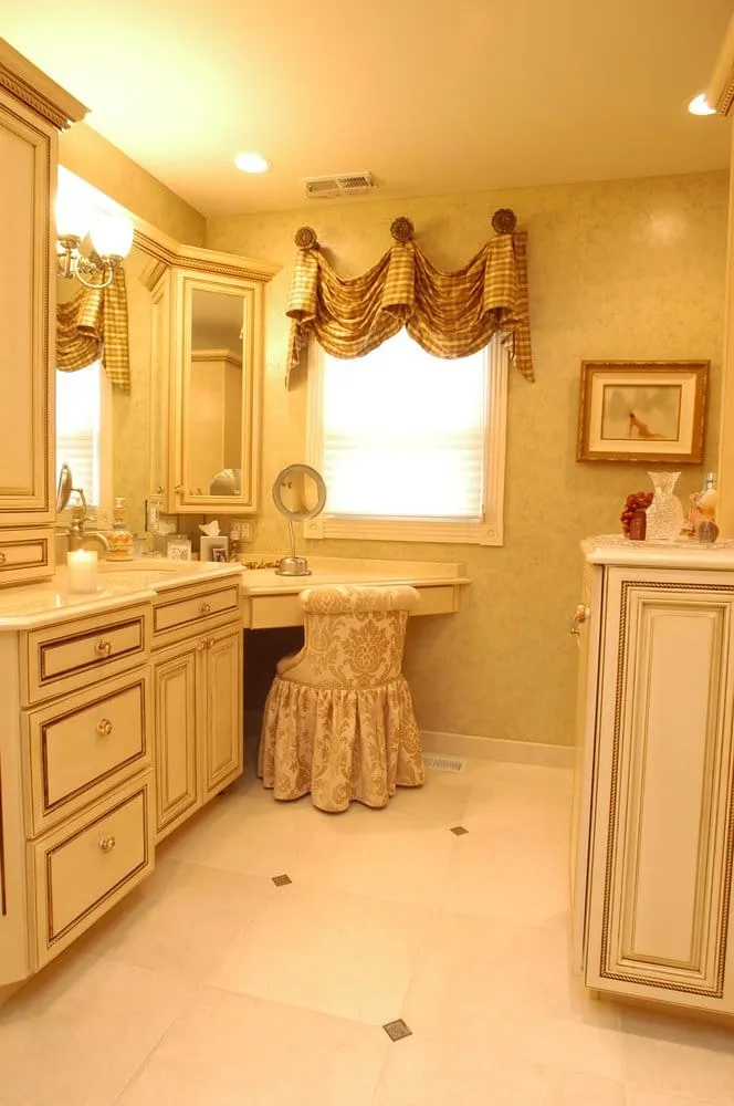 Reliable electrician providing emergency electrical service in Mt Holly, NJ - Raynor Services