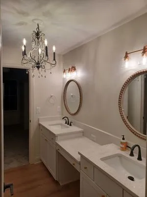 Ray's & Lowry Electric Logo