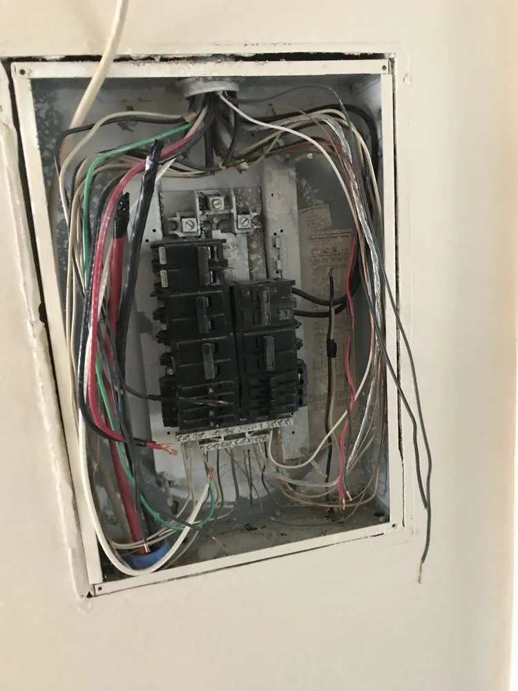 Emergency electrician providing emergency electrical service in ,