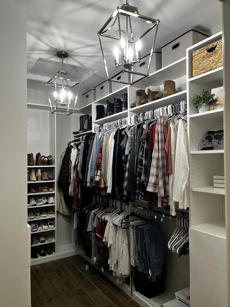 Affordable electrician providing circuit breaker repair in , 