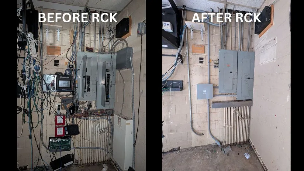 Licensed electrician providing electrical repair in , 