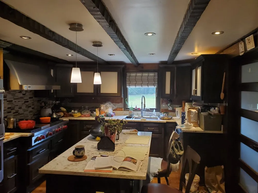 Expert electrical service for homes in emergency electrical service, by