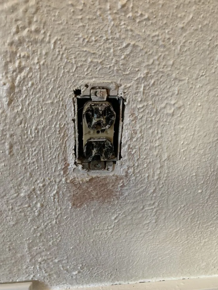 Slide of R&E Electrical