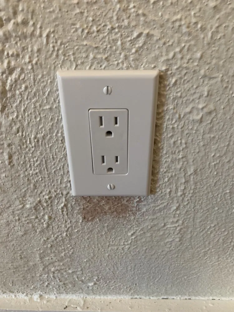 Slide of R&E Electrical