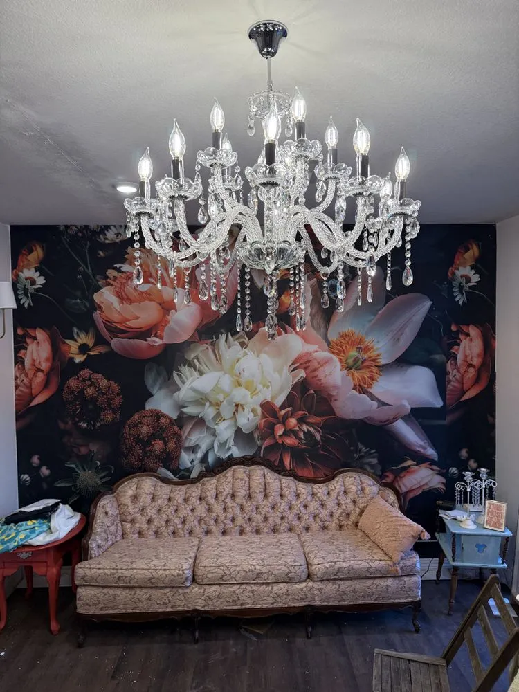 Emergency electrician providing lighting installation in , 