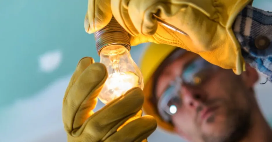 Reliable circuit breaker repair service in ,  - Red Desert Electric