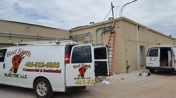 Red Earth Electric Logo