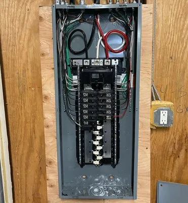 Red Emergency Electrician Logo