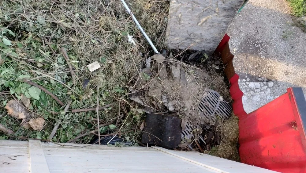 Slide of Red Honey Bee Farms And Towing