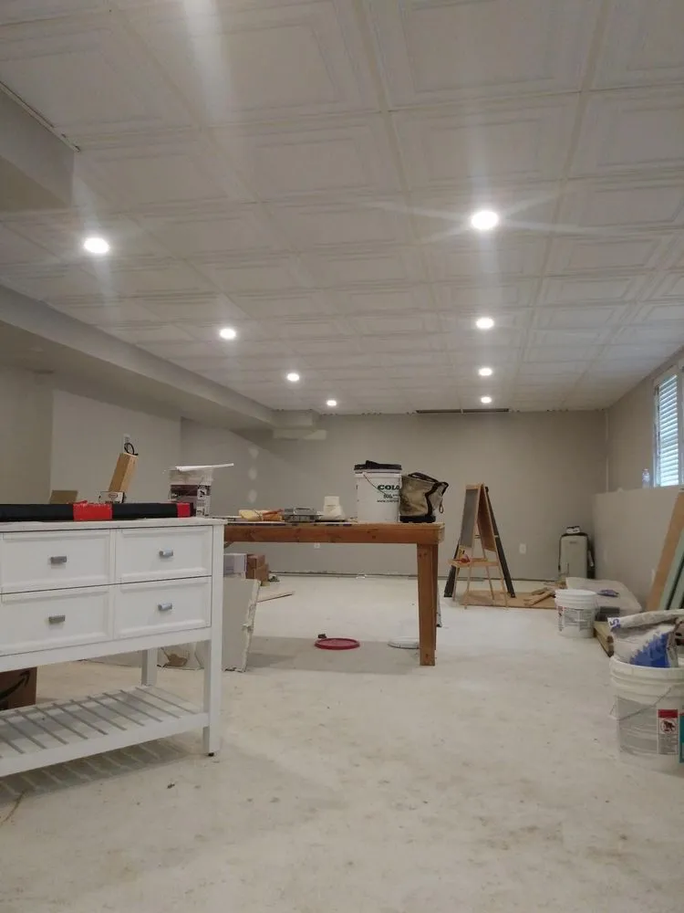 Emergency electrician providing panel upgrade in , 