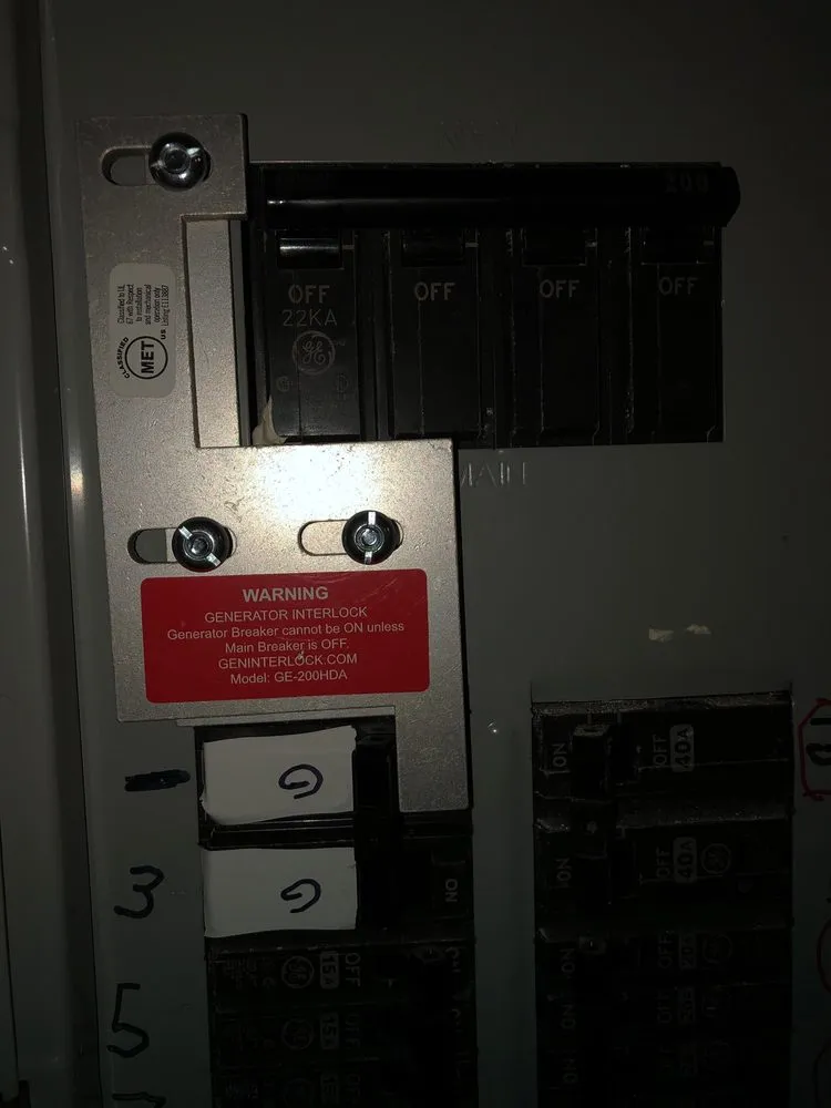 Emergency electrician providing emergency electrical service in , 