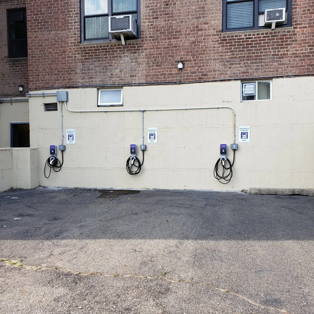 Expert electrician providing circuit breaker repair in Fresh Meadows, NY - Reliant Power Systems