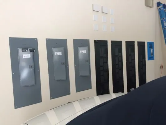 Remote Electric Logo