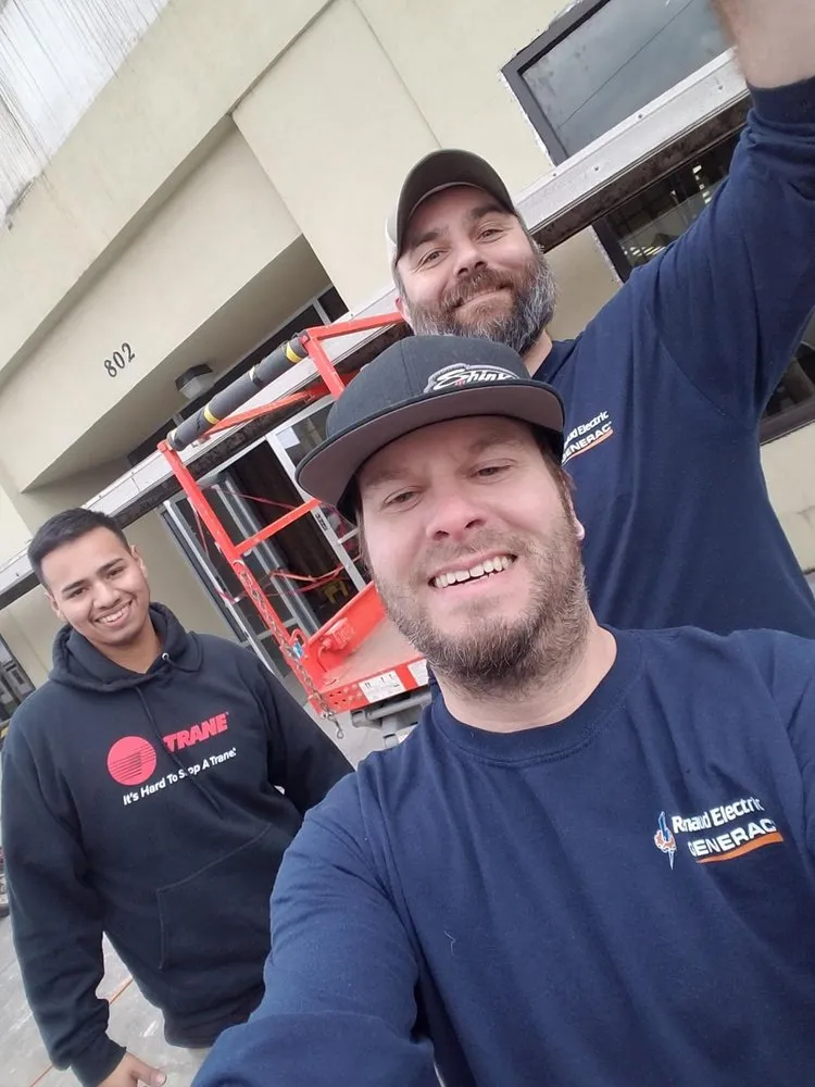 Professional electrician providing circuit breaker repair in , 