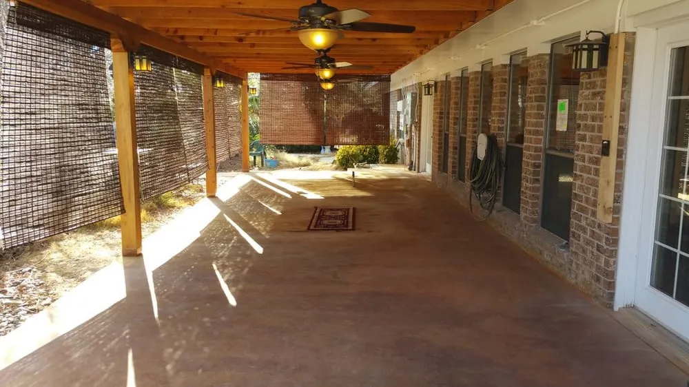 Reliable electrician providing circuit breaker repair in , 