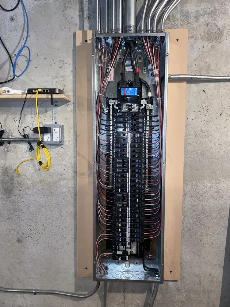 Trusted electrician providing electrical repair in , 