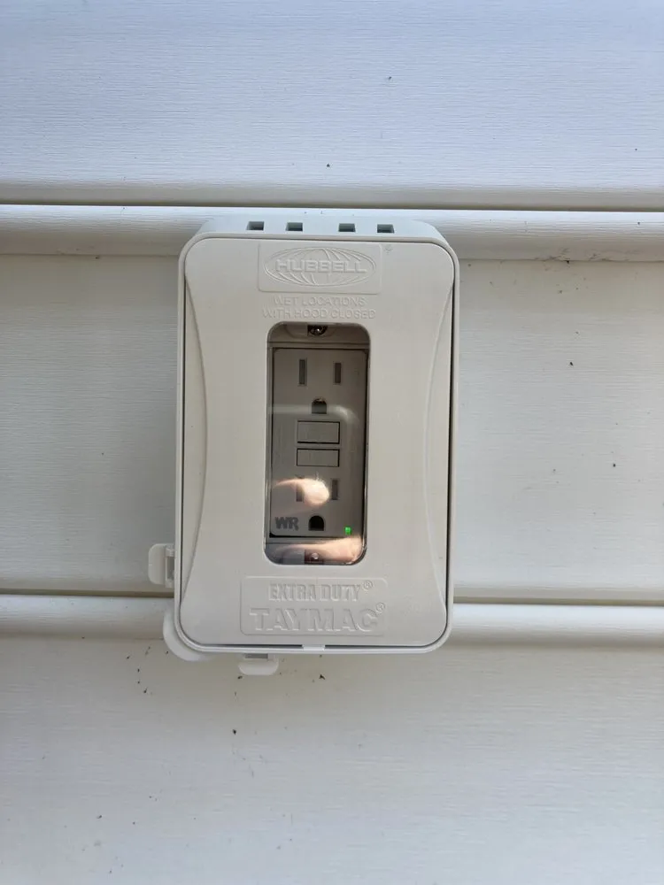 Licensed electrician providing emergency electrical service in Henrico, VA - RES Electric